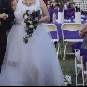 Hebeos Plus Size Full Wedding Gown With 2 Veils Included Size 18 Appr
